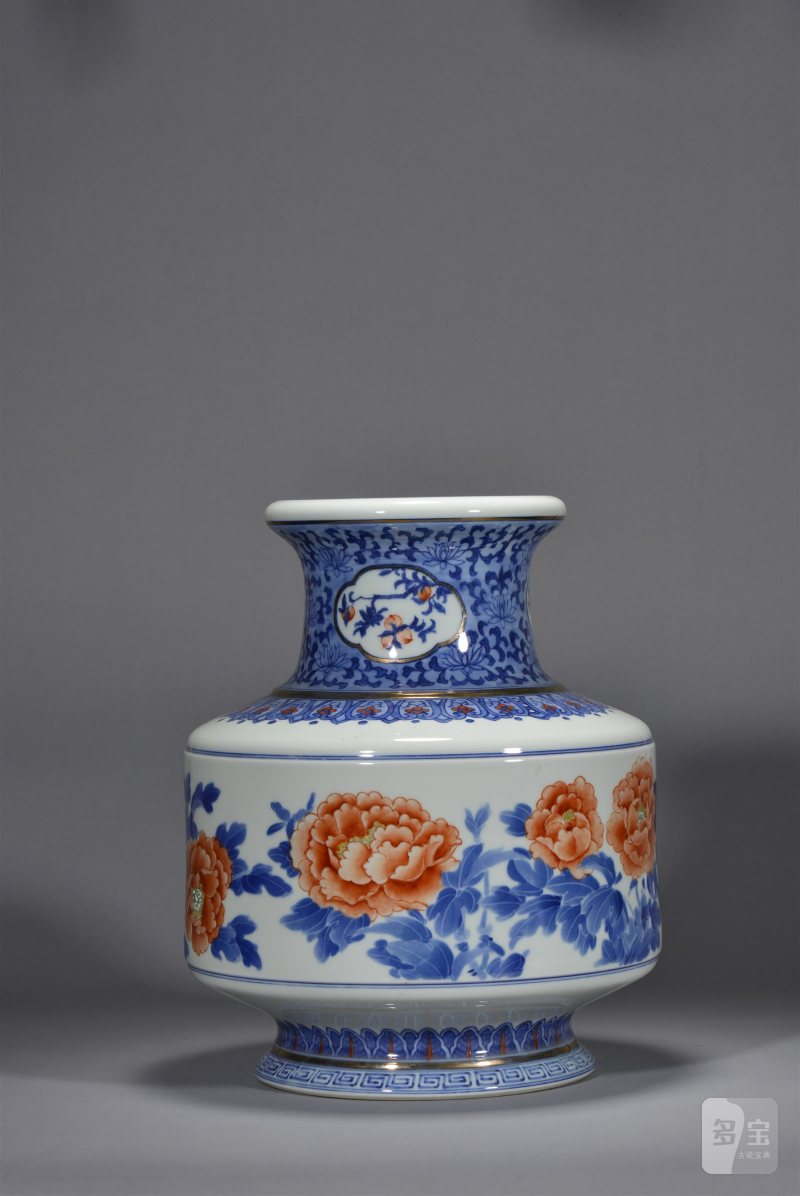 近现代 嵇锡贵青花斗彩牡丹纹马蹄尊 - 图4